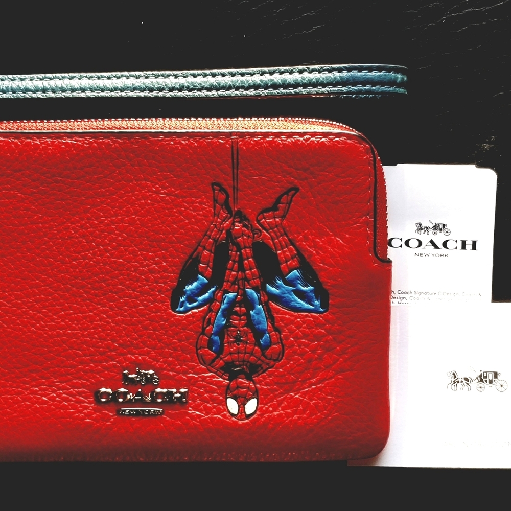 Coach│Marvel Corner Zip Wristlet With Spider-Man